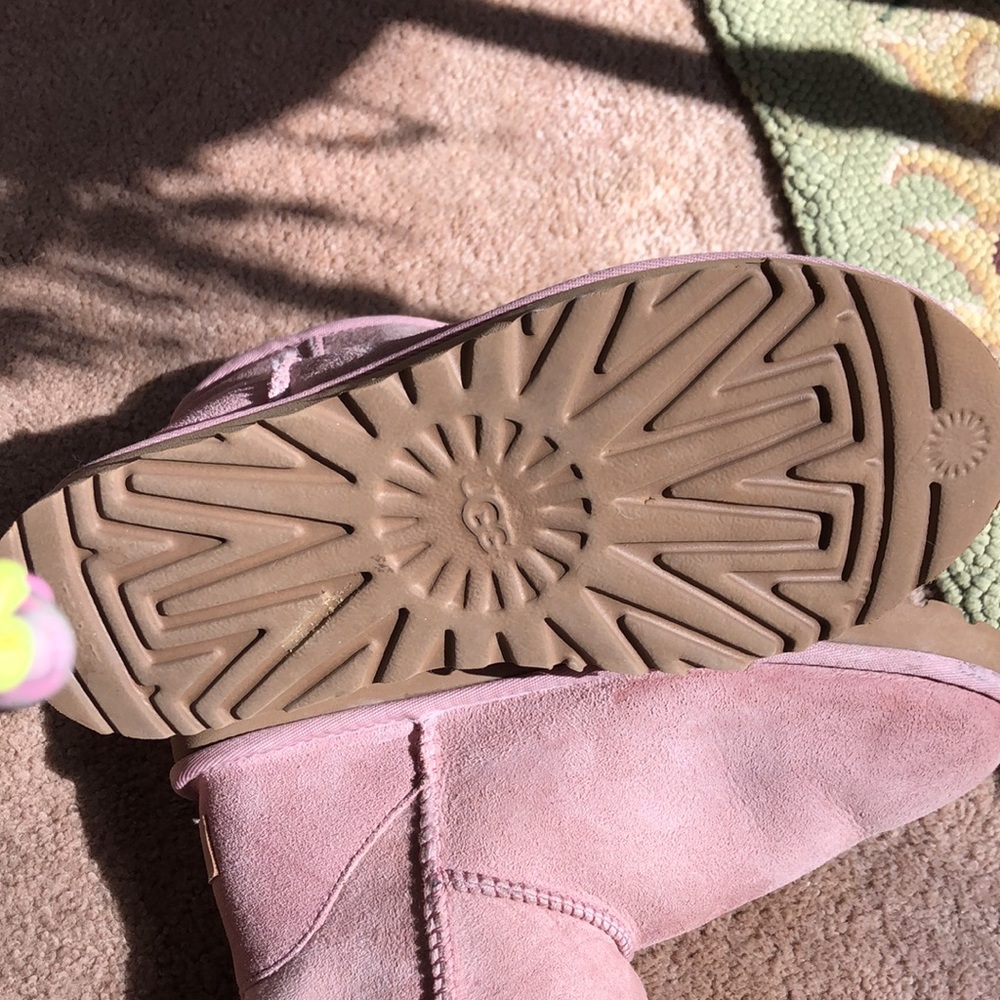 Pink uggs - Picture 2 of 3